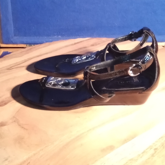 Coach Dylanitl Patent Leather T-Strap Wedge Sandal Heels, Sz. 7.5-US, 38-EU - Picture 4 of 7